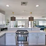 Charming Phoenix Home With Patio About 3 Miles To Dtwn!