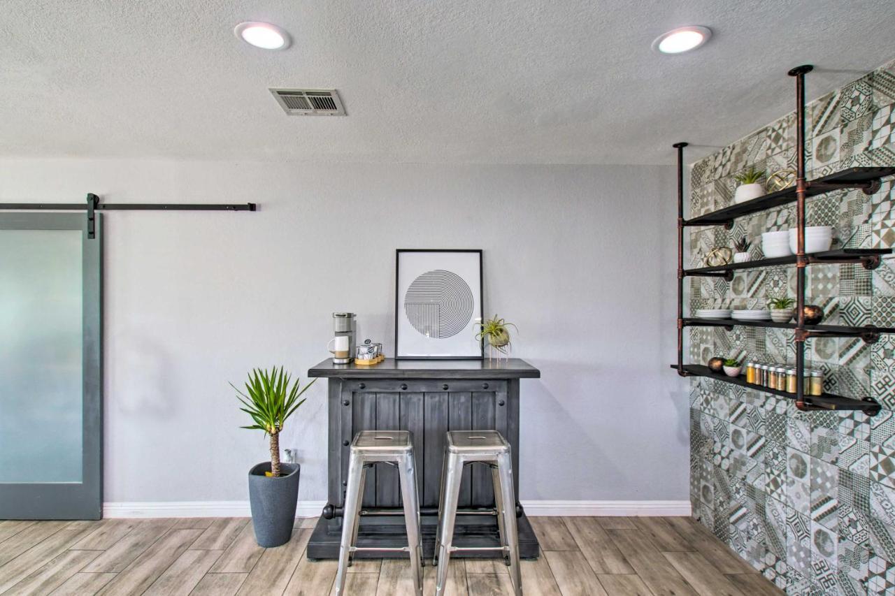 Holiday home Charming With Patio About 3 Miles To Dtwn! *